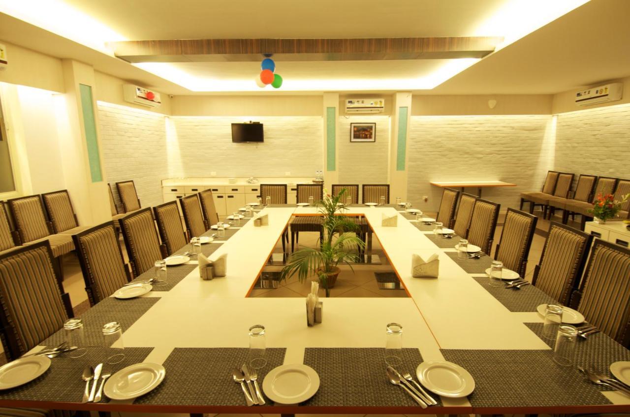 Hotel Premiere Villa  Benares Buitenkant foto