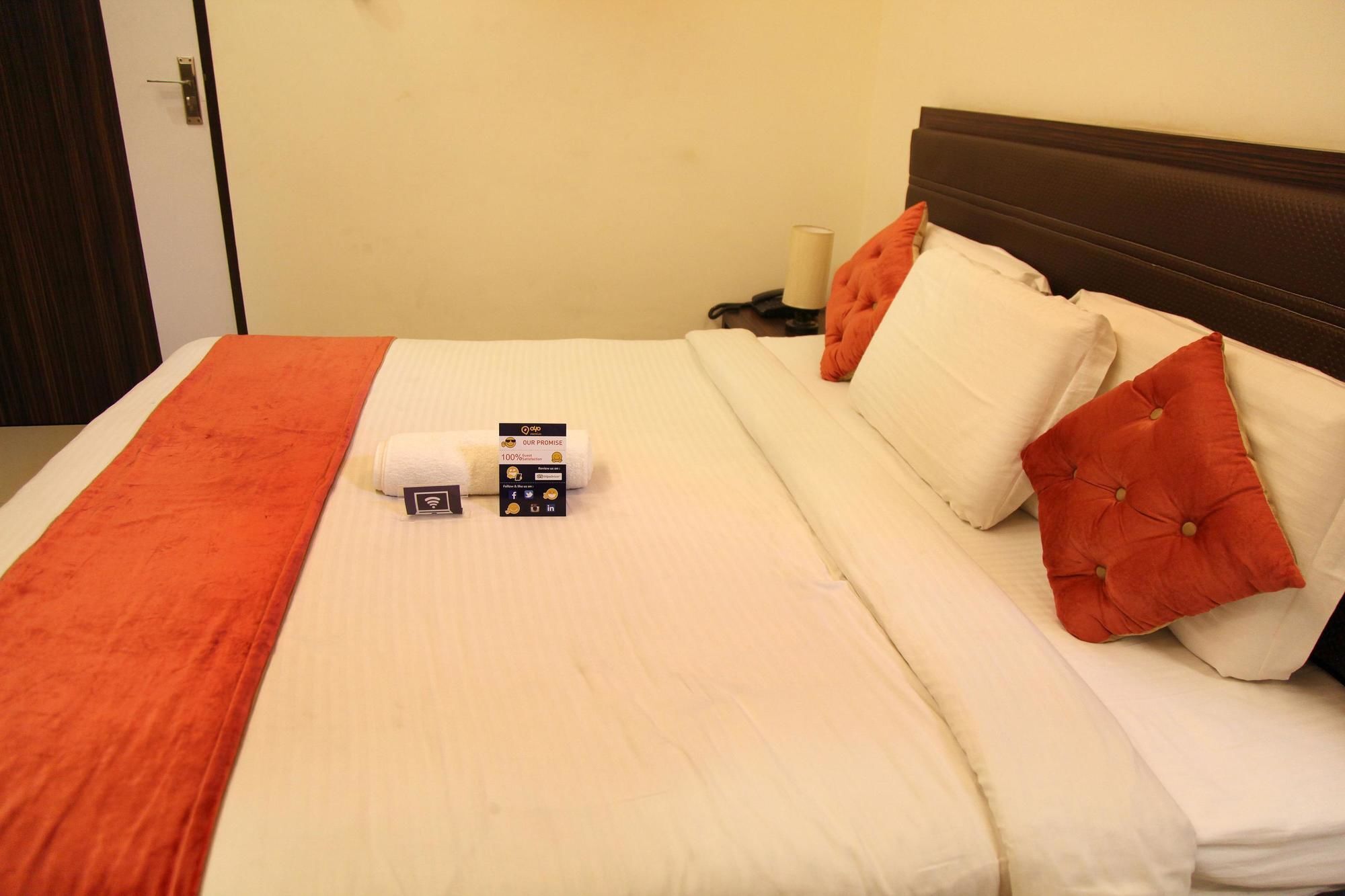 Hotel Premiere Villa  Benares Buitenkant foto