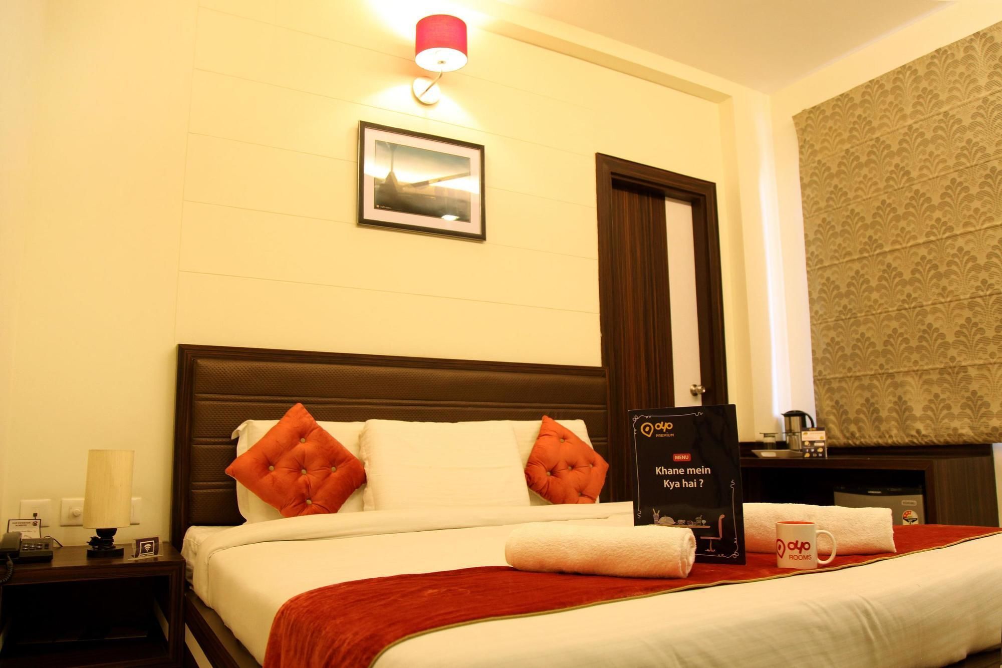 Hotel Premiere Villa  Benares Buitenkant foto